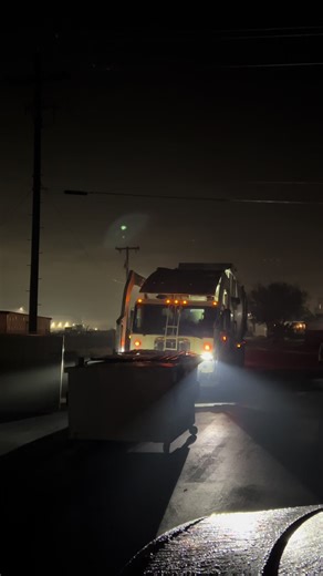 Garbage Truck Clips in Lemoore