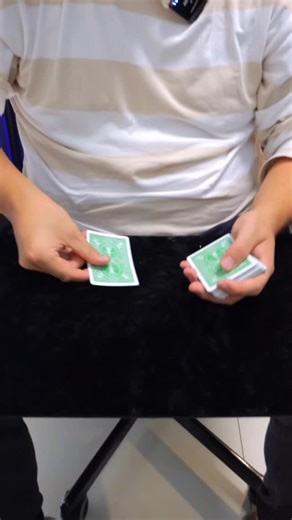 Loong on Instagram: "Top Change! A Card Trick Even Beginners Can Learn"
