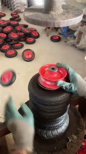 The process of fixing small car tires- Good tools and machinery make work easy