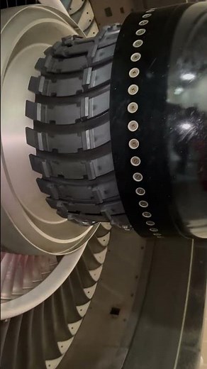 Trent 700 engine fan blades attachment. #aviation #a330 #trent