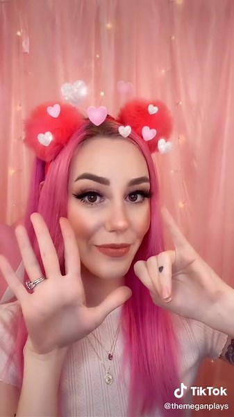 Compare Changes with Duet Me in Adopt Me Roblox Gameplay