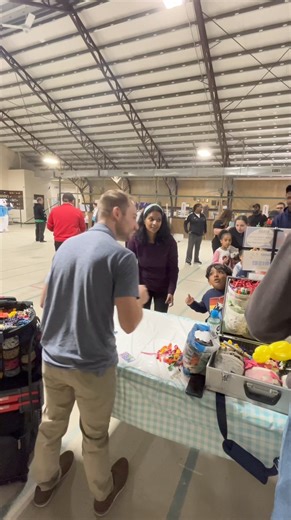 82K views · 777 reactions | Giant Alien Hat  #stlouis #balloontwister #balloon #balloonartist #art #trending #reels #viralreels#dadjokes#comedy#jokes | Premier Entertainment - Balloon Artists, Balloon Twisters, & More | Facebook