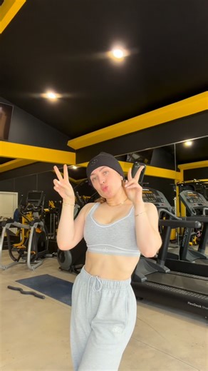 Kenia Ontiveros on Instagram: "Después de un mommy makeover VS Gym! 💪🏼 La cirugía plástica no garantiza el resultado, tienes que cuidarte y tener una rutina para mejor resultado!"