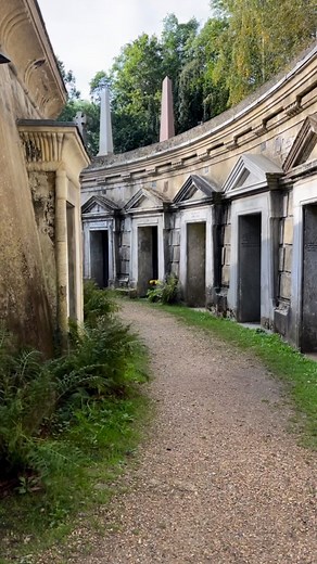 454K views · 1.9K reactions | Have you been? Highgate cemetery is, I think, one of the most atmospheric places in London. . . . . . . #london #londonhistory #livinglondonhistory #highgate #highgatecemetery #cemetery #victorian #victorianhistory #lovelondon #halloween #spookyhistory #explorelondon #londontrip #londontravel | Living London History | Facebook