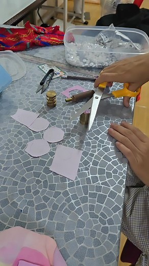 1.7K views · 13 reactions | Make buttons #ทํากระดุม | แสงจันทร์ พุ่มธานี ครีเอเตอร์ | Facebook