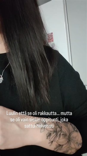Vuosia annoin kaikkeni, kunnes tajusin – rakkaus ei kuluta sua loppuun. Karmaiset suhteet näyttää rakkaudelta, kunnes heräät ja näet totuuden: sä olit sidottu, et rakastettu. #elämäopettaa #viisaus #oppiläksyjä #voimiaarkeen #itsetuntemus #omatajatukset #pohdintaa #kasvuajakehitystä #eronjälkeen #healyourself | Nata Räsänen