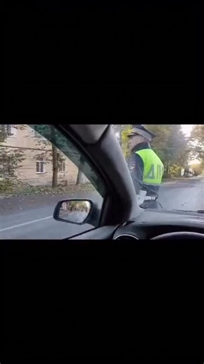 🚨⁣⁣auto crash 🚨⁣⁣ on Instagram: "Evitar acidentes no trânsito exige atenção, prudência e responsabilidade. Aqui estão algumas dicas: *Condutores* 1. *Mantenha a calma e a atenção*: Evite dirigir quando estiver cansado, estressado ou distraído. 2. *Respeite os limites de velocidade*: Adapte sua velocidade às condições do trânsito e do clima. 3. *Use cinto de segurança*: Certifique-se de que todos os passageiros estejam com o cinto afivelado. 4. *Não use o celular ao dirigir*: Mantenha-se focado