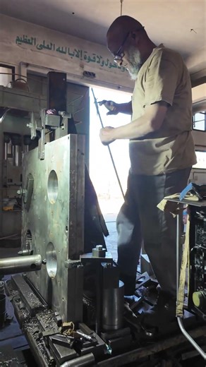 Radial drilling and horizontal boring machine in action ✅ #machining #manufacturing