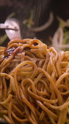 Basic stir-fried noodles with beansprouts