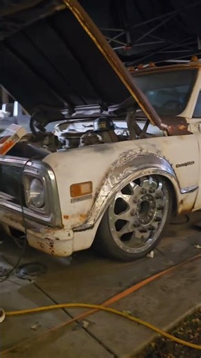 Bagged C30 dually Project gets low and wide 😎 #builtnotbought #backyardbuiltclassics #baggedtrucks