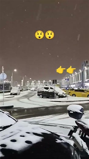 PSY Gangnam style 😲😲 The snow is falling beautifully.