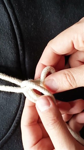 An Amazing and Beautiful Hoodie Drawstring Knot – Easy Step-by-Step Tutorial