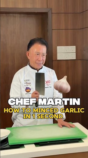 How to mince a garlic by Chef Martin Yan #masterchef #garlic #yancancook #relatable #pov