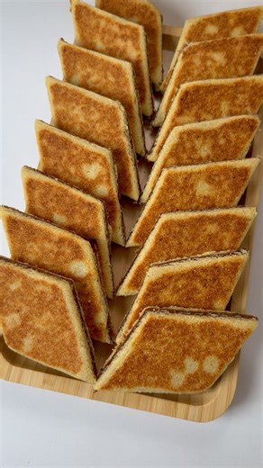 ‎ام لينة البرايجية‎ on Instagram‎: "مبرجة تذوب فالفم ام ايادي ام لينة البرايجية 🌹😋🇩🇿 اذا عجبتكم الوصفة خلولي متابعة #مبرجة #براج #حلويات #الجزائر #وصفات #برج_بوعريريج #اكسبلور"‎