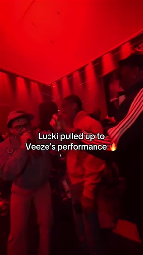 During ‘Get Lucki’ too 😂💪 #veeze #concert #lucki #rap #musicvideo | Lucki