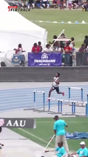 Unreal...44.76 split on the 4x400m anchor leg for Impact Track's (TX) Jonathan Simms just a day after he won the 15-16-year-old boys 800m in 1:51.69 😨 #aaujuniorolympics #aautrackandfield | FloTrack