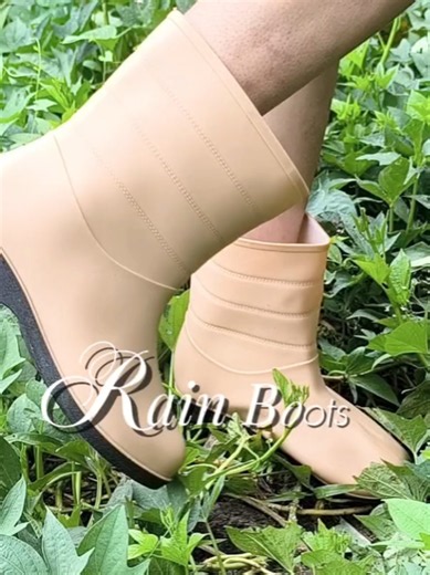 Waterproof, Non-slip, Wear-resistant Rain Boots for Women. #rainboots #boots #rainbootsforwomen #bota