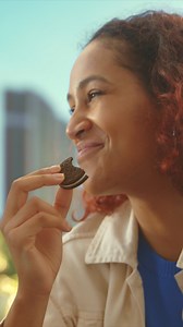 Oriunde ai fi și orice ai face, acum ai parte de mai mult! Mai mult gust de cacao, cu noua rețetă OREO Original. | OREO | Facebook