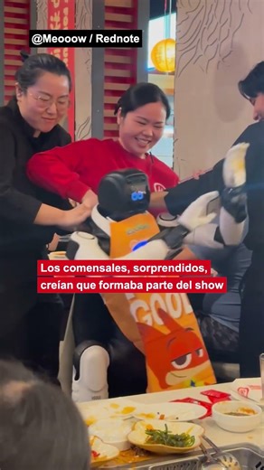 A robot goes berserk in a California restaurant: it starts throwing plates and has to be