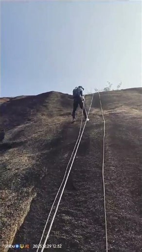 •Demo of basic Rappelling/#rappelling #adventurecamping #rockclimbing #essanchallenge #shortvideos