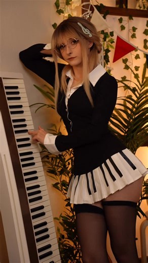 Maidmana on Instagram: "Think I need going to be as a DJ at corporate events!! A pianist DJ!! And if I also get to wear a maid suit, that’s the best thing in the world!🦖🕶 #alt #alternative #egirl #egirls #aesthetics #altgirl #gamergirl"