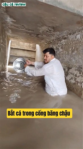 This guy delusionally thought he could catch fish with just a basin and here's what happened #fis...