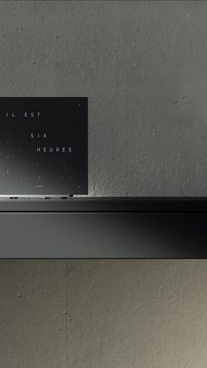 Die QLOCKTWO EARTH 13.5 begeistert mit ihren einzigartigen Fronten und minimalistischem Design. | QLOCKTWO