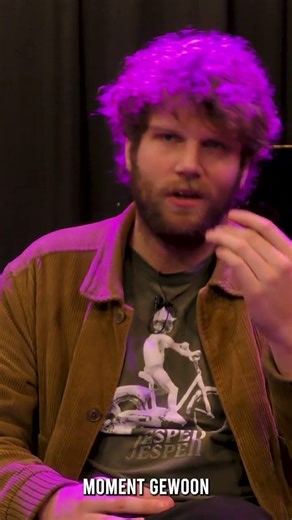 Henk Johannes over solo werk: 'ontstaat thuis, lekker priegelen met akoestische gitaar' #shorts