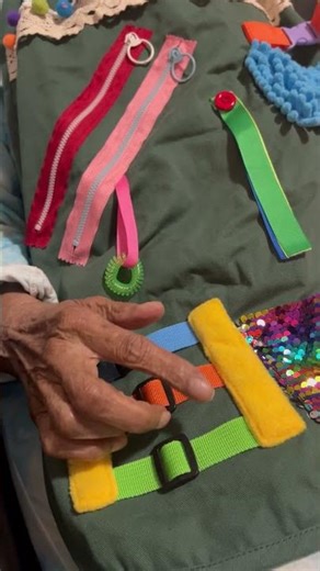 This Dementia Fidget Apron Helped Engage My Mom | Alzheimer’s Activity in Real Time💜