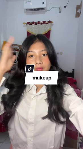 Tutorial Roll Rambut Curly untuk Cewek Stok Foto Habis