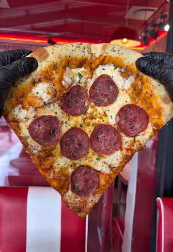 New York slice 🍕 POV : DUNK BITE CHEESEPULL CHECK✅ @Texas American Sa #texasamerican #founder #foodblogger #pizzalover #cheesepull