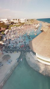 Sunshine, Sit Ins & @smkflwr … a perfect recipe for @slightlystoopid on the beach! 🍻☀️ | Closer to the Sun