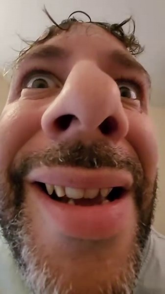 Sayé ! Le nanfone 15 est la ! 🤳 | Maurizio Morina