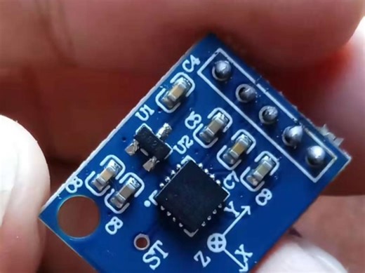 【花雕学编程】Arduino动手做（239）---测试GY-61 ADXL335三轴加速度传感器#单片机开发 #电子爱好者 #嵌入式 #科技改变生活 #编程