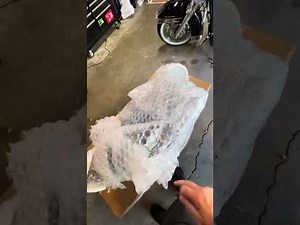 Vector batwing unboxing and Mach up on a 05 road king