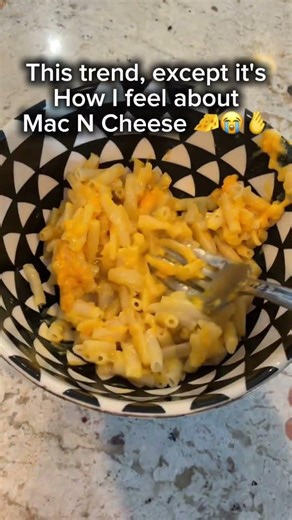 IT'S JUST SO GOOD!! 😭✌️ #foryou #fypシ #preppy #macncheese #scrumptious