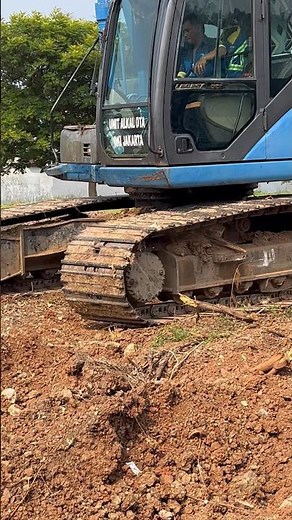 A Sumitomo heavy machine moves leisurely across dry ground. #sumitomo