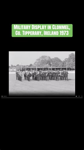 Tipperary is the venue for a military show that thrills and entertains. Fine weather ensures a huge attendance at the military mini-tattoo held in the Clonmel Showgrounds, County Tipperary. The theme of the event is ‘The Army of the seventies mechanised and airborne’ with 270 men from units of the Defence Forces participating. Events kick off with a parade and recital of massed bands composed of Number 1 Army Band, Dublin, the Band of the Southern Command, Cork and the combined Army Pipe Band. T