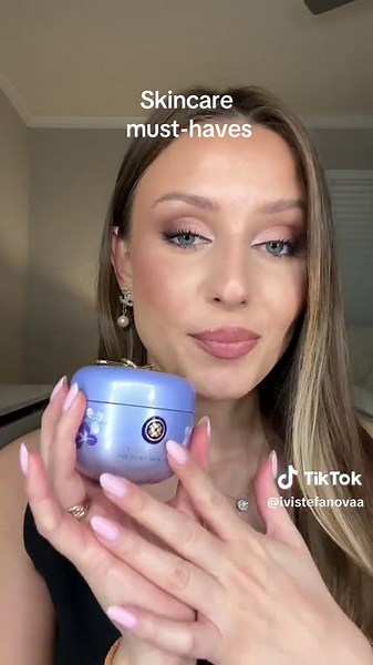 I have acne-prone, sensitive skin and these skincare products has proven to be the best! @Tatcha US Dewy Skin Moisturizer @Dr. Dennis Gross Skincare Peel Pads @YSEBeauty Exfoliating Pads @Kiehl's Since 1851 Avocado Eye Treatment @Hourglass Cosmetics Equilibrium Eye Balm @Peter Thomas Roth Labs 24K Gold Eye Patches @Dr. Idriss Major Fade Hyper Serum @Katini Skin Collagen Boosting Oil-Serum @dermalogica Phyto Nature Oxygen Cream @laneige_us Hydro UV Defense @Supergoop Glow Screen Sunrise . . . . #