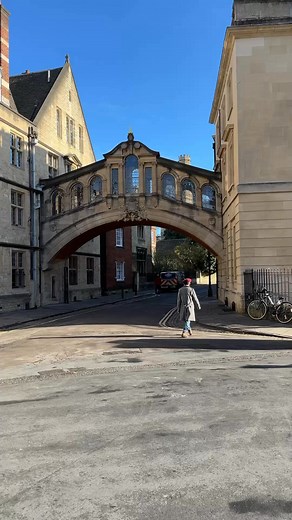 Oxford, England 🇬🇧The famous Bridge of Sighs, built in 1914, is one of Oxford’s most photographed landmarks, linking Hertford College with the Bodleian Library and admired for its striking Venetian style. ✨ #oxford #ExploreOxford #historicoxford #visitoxford #travel #oxfordlife #exploreuk #ukhistory #england | Fahad Ahmed