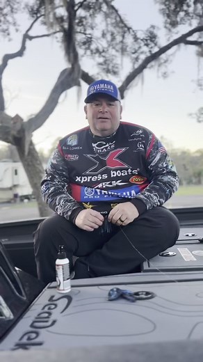 Bill Lowen dominated two consecutive days on the St. John’s River, seizing the lead with nearly an 8-pound advantage at 45 lbs 9 oz. Bassmaster Humminbird #anglerschannel #acinsider #bassmaster #stjohnsriver #humminbird #leadingthepack #billlowen | AnglersChannel.com