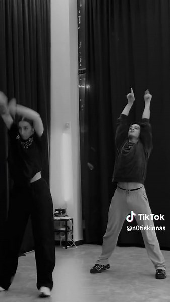 @APON 🌙 @ANNIE the trendsetter #fyp #apon #feggari #foryou