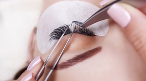 How to remove your individual lashes at home as beauty salons close their doors