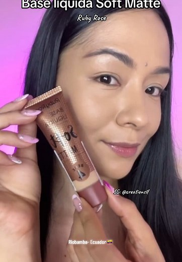 Base líquida Soft Matte de Ruby Rose para piel mixta