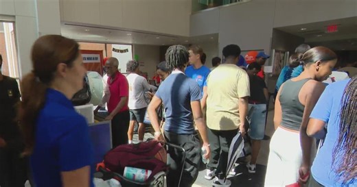UTA welcomes students on move-in day