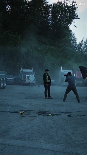 After hour still shots for the crew 🤙🏼 #fyp #towtruck #aggressiveautotowing #highwaythruhell #familyownedbusiness #fourthgeneration