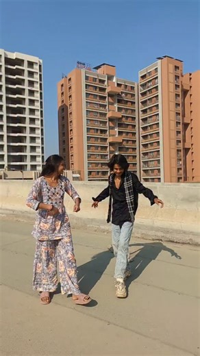 TIMLI.... DANCHER on Instagram: "#MODEL#SISTER"