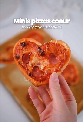 Minis pizzas en forme de cœur pour Saint-Valentin