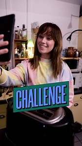 Réparer et entretenir tes objets permet d’allonger leur durée de vie et donc de réduire l'impact environnemental de ta consommation (tu ne les jettes pas et tu ne les rachètes pas). Mais c'est aussi économique et ludique ! Démo avec Éline qui relève le défi de réparer son grille-pain à Chevry-Cossigny dans l'un des Repair Cafés, répertoriés sur la plateforme https://longuevieauxobjets.gouv.fr/ de l’#ADEME et du Ministère de la Transition écologique. Découvre plus de conseils et astuces pour rédu