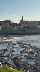 Pas étonnant qu’on soit si paisible à Matane quand tu as cette musique en plein cœur de la ville! 🌊🦦🦫 Ville de Matane - Page officielle #matane #riviere #rivierematane #paysage #lifestyle #gaspesie #lamatanie #seavibes | Lidia Bérubé